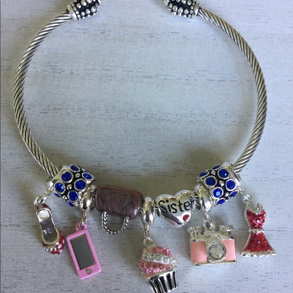 🎂Hallmark Charm Bracelet🎂
